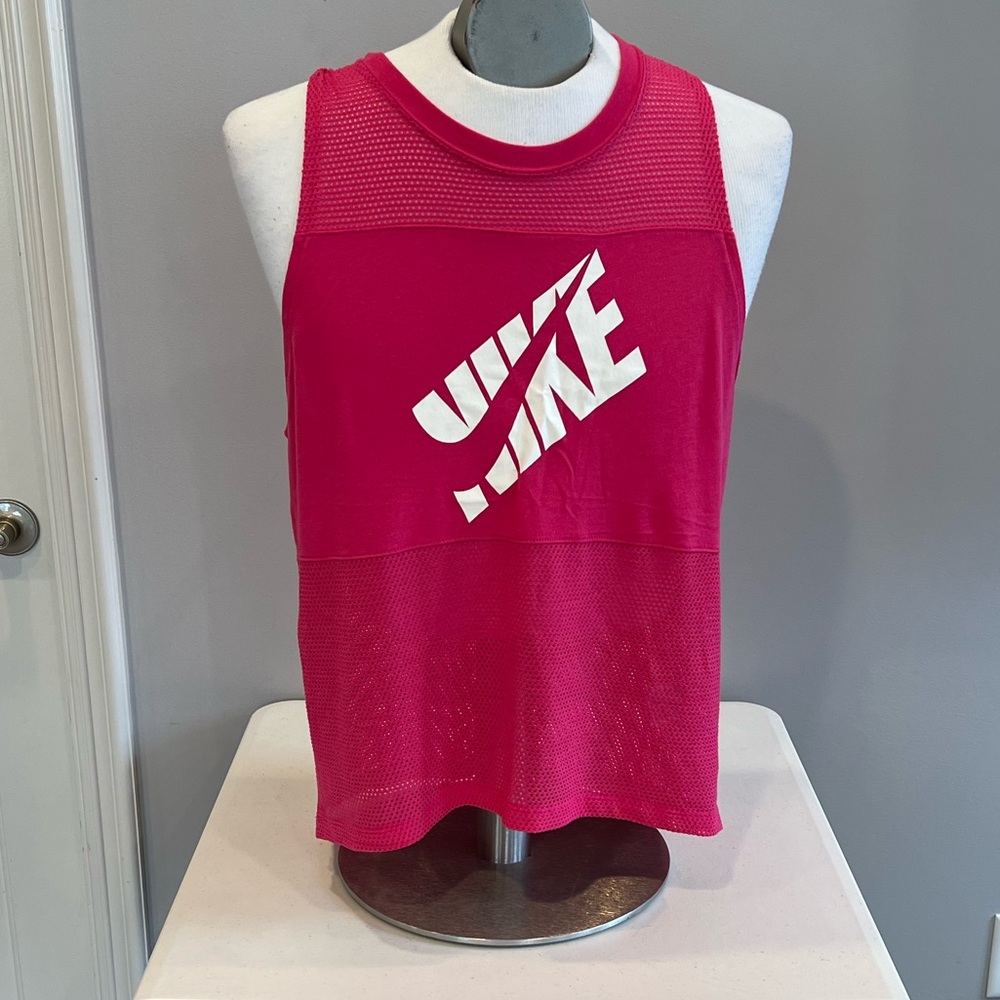 Nike sleeveless athletic performance tank